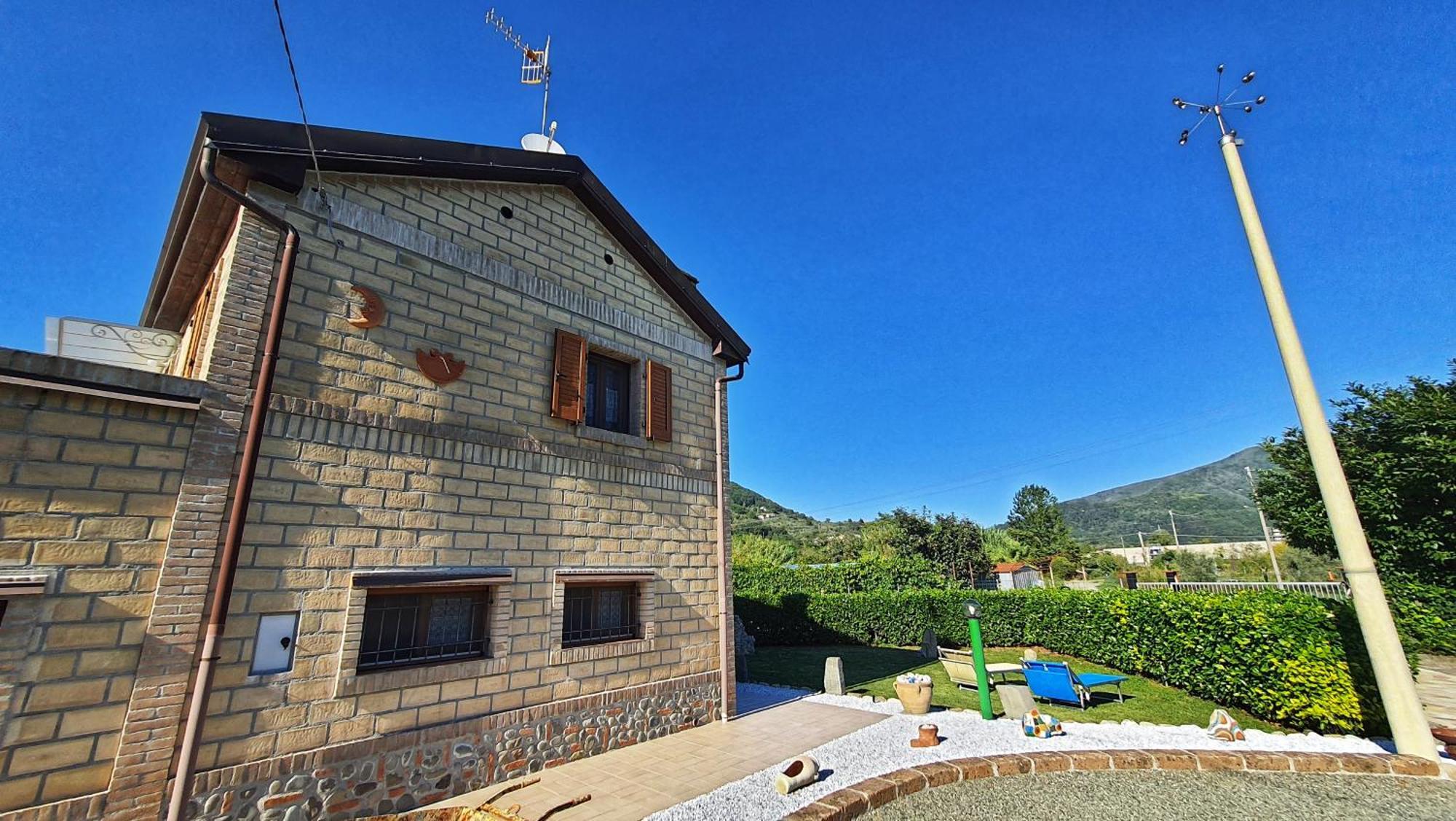 Spicchio Di Luna - Casa Vacanze Albiano Magra Exterior photo